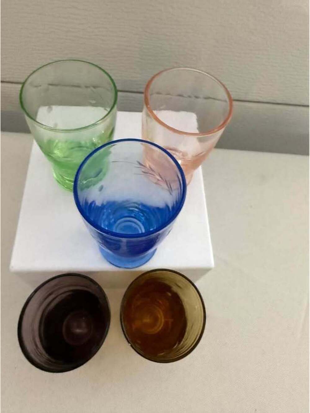 Set of 5 Vintage Etched Multi-Color Glass shot glasses - Picture 2 of 8